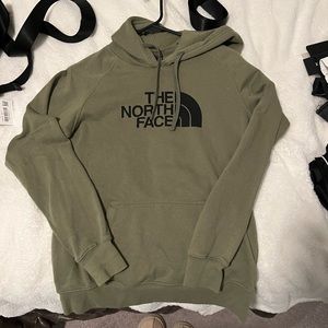 Women’s north face hoodie size small